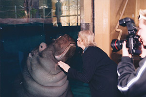 Lieutenant Governor Hole shows her fun loving nature at a January 2003 visit to the Calgary Zoo where she offered a special hello to one of the local denizens.